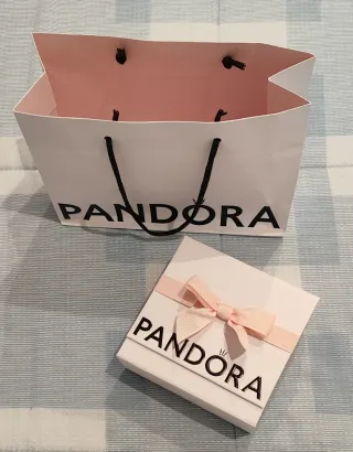 Bolsa y caja Pandora