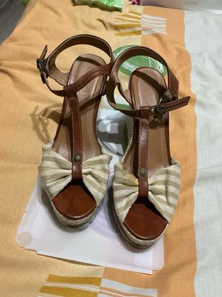 Sandalias cuña marrón y beige talla 36