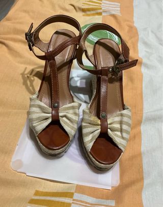 Sandalias cuña marrón y beige talla 36