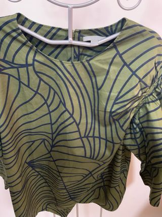 Blusa COS verde talla M