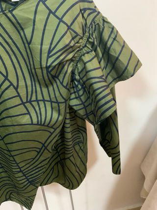 Blusa COS verde talla M