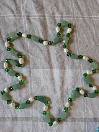 Collana perle e pietre verdi