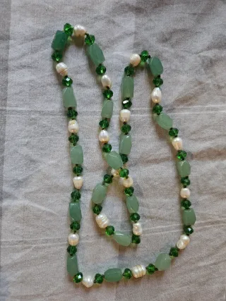 Collana perle e pietre verdi