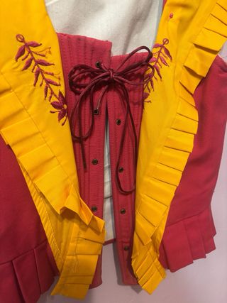 Vestido de huertana floral con volantes
