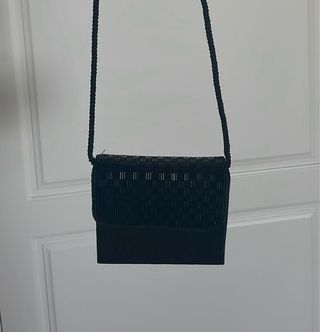 BOLSO DE FIESTA NEGRO CON ABALORIOS