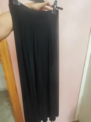 Pantalón negro plisado,da talla hasta una 42