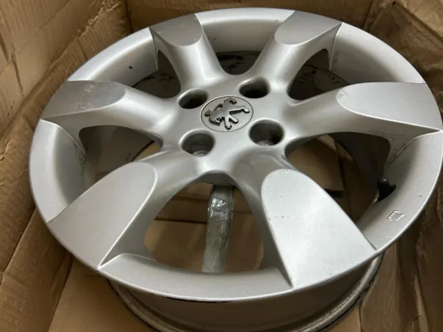 Llanta 16 Peugeot 307. Muy bien estado.