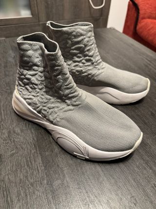 Zapatillas Guess Grises y Blancas