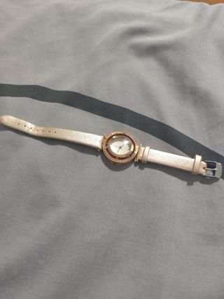 Reloj de mujer dorado y rosa