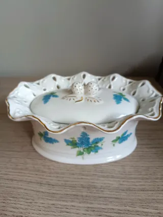 Joyero de porcelana con flores azules