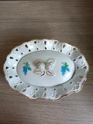 Joyero de porcelana con flores azules