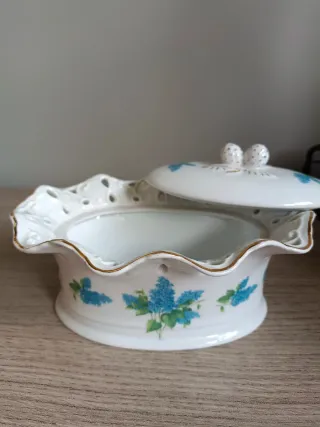 Joyero de porcelana con flores azules