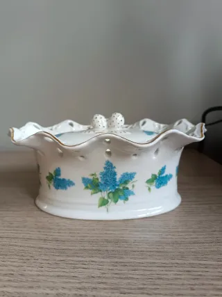 Joyero de porcelana con flores azules