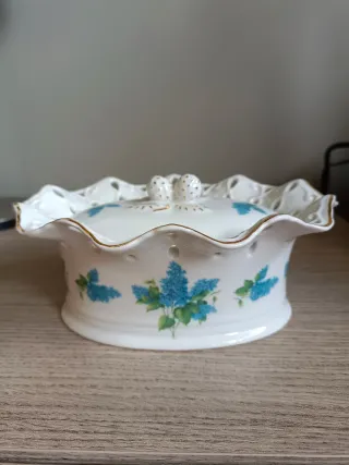 Joyero de porcelana con flores azules