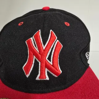 Gorra New York Yankees New Era Negra y Roja