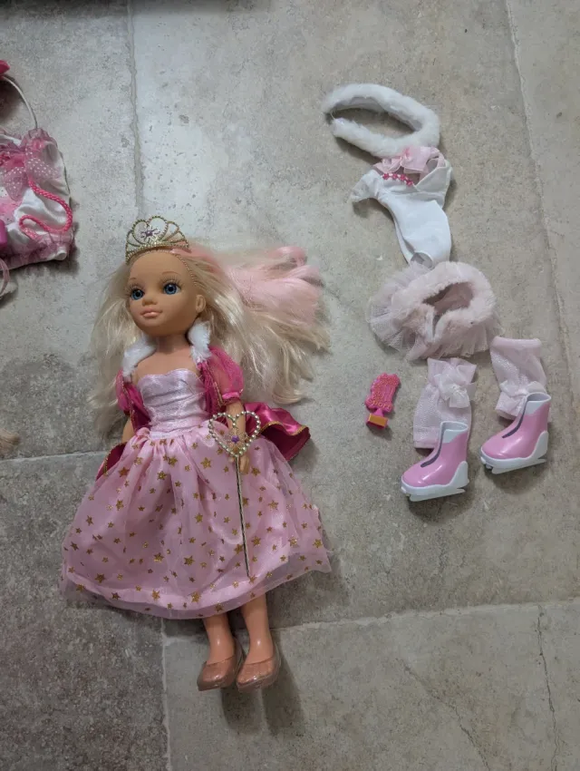 2 Muñecas Nancy con 5 mudas de ropa