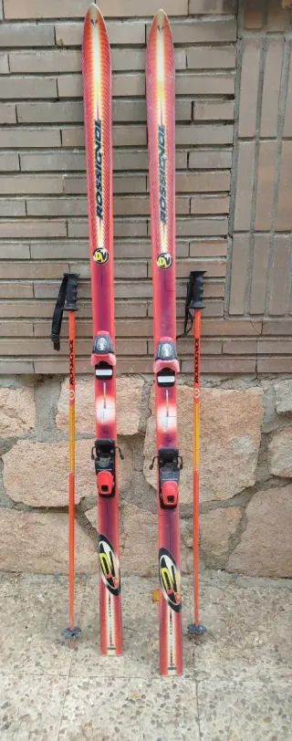 Esquís Rossignol con bastones y con botas 