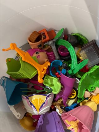 Playmobils.