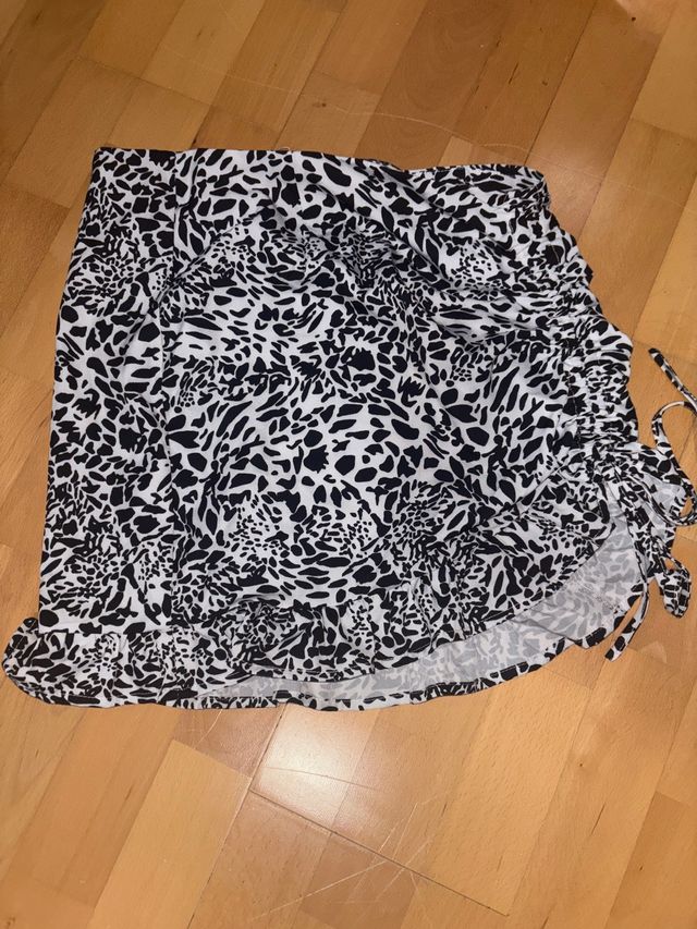 Falda con volantes y fruncido ajustable