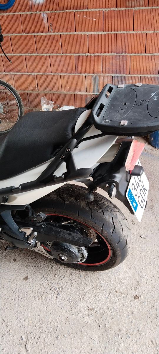 Triumph Sprint 1050 ABS Moto