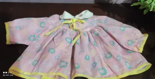 Bambola vintage con vestitino azzurro