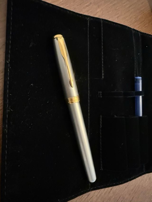 Pluma Parker Sonnet con estuche nueva
