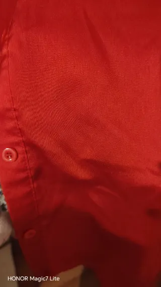 Camisa satinada roja mujer