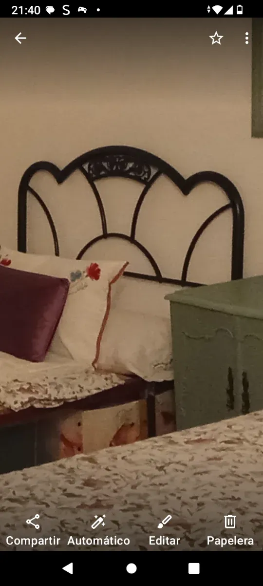 2 Cabeceros de metal y 2 somier de lamas madera
