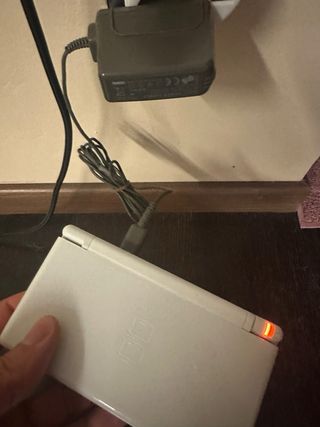 Nintendo DS Lite Blanca con cargador y juegos