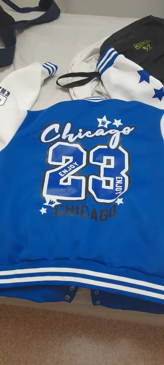 Chaqueta estilo universitario azul