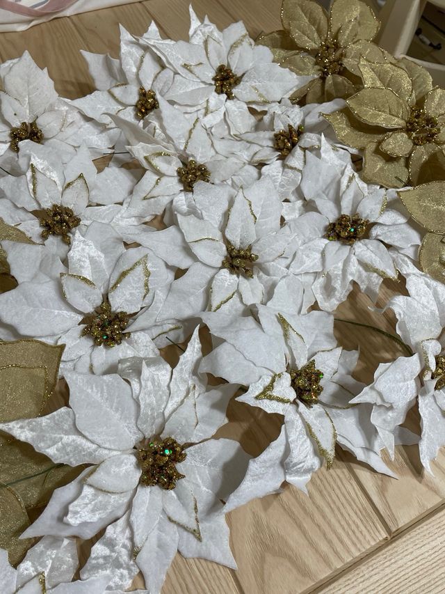Stelle di Natale in tessuto oro e bianche