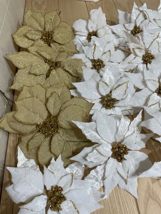 Stelle di Natale in tessuto oro e bianche