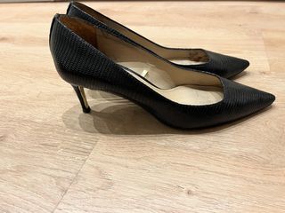 Zapato piel con textura de tacón negro