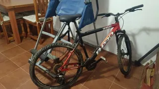 Elíptica, banco de pesas y máquinas varias