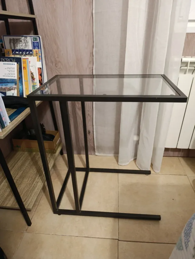 Mesa auxiliar cristal y metal Ikea