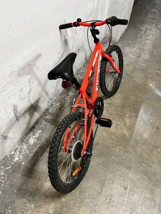 Bicicleta Roja Atractor