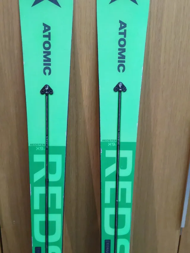 Esquís Atomic Redster X9