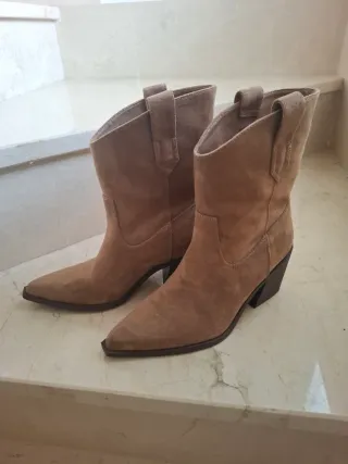 Botas cowboy ante beige talla 36