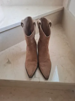 Botas cowboy ante beige talla 36