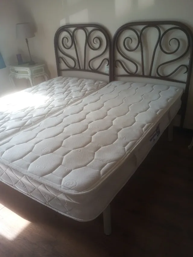 Set di 2 letti con testiere in legno