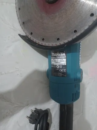 Radial Makita GA950R con disco