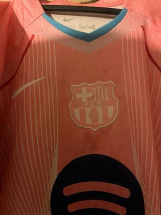 Camisetas Arsenal  y Barcelona talla S las dos.