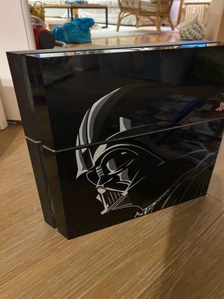 PS4 Darth Vader + 2 mandos + 11 juegos