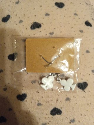 Pendientes trébol negro y blanco