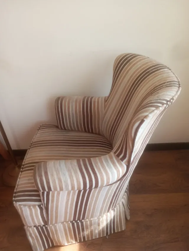 2 poltrone da soggiorno in tessuto beige e marrone