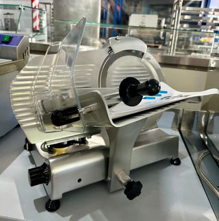 Affettatrice professionale in acciaio inox