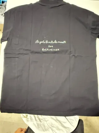 Camiseta Negra con Partitura