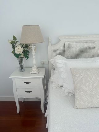 Dos Mesitas de noches blancas 45 eur cada una