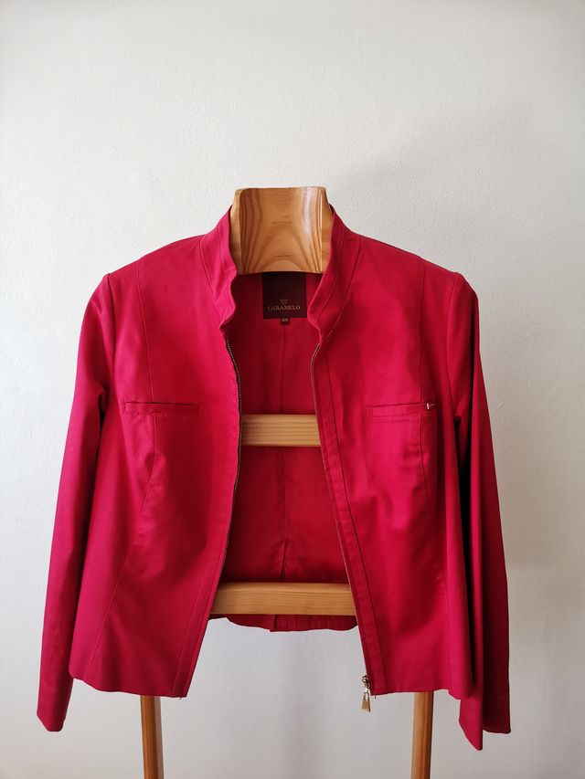 Chaqueta roja marca Caramelo Talla 44 Mujer