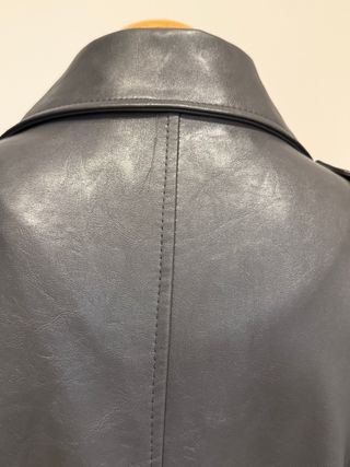 Gabardina de piel gris mujer 